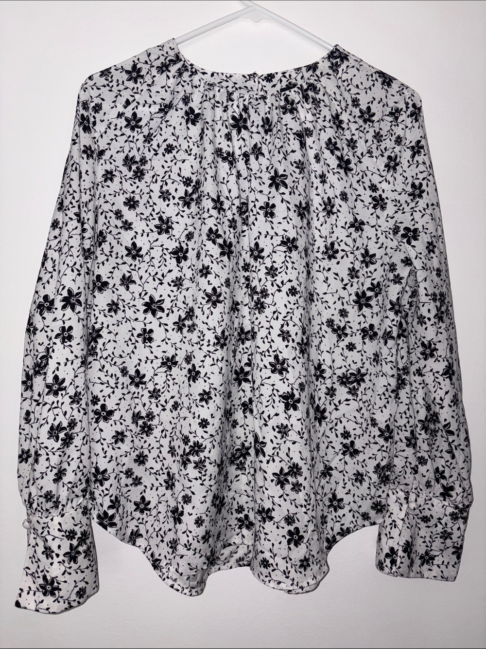Ann Taylor Black and White Floral Long Sleeve Blouse